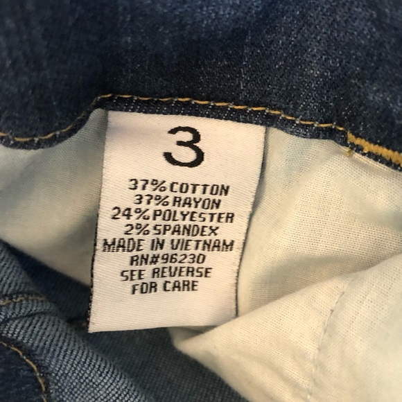 Almost Famous Belted Jeans - Picture 6 of 7